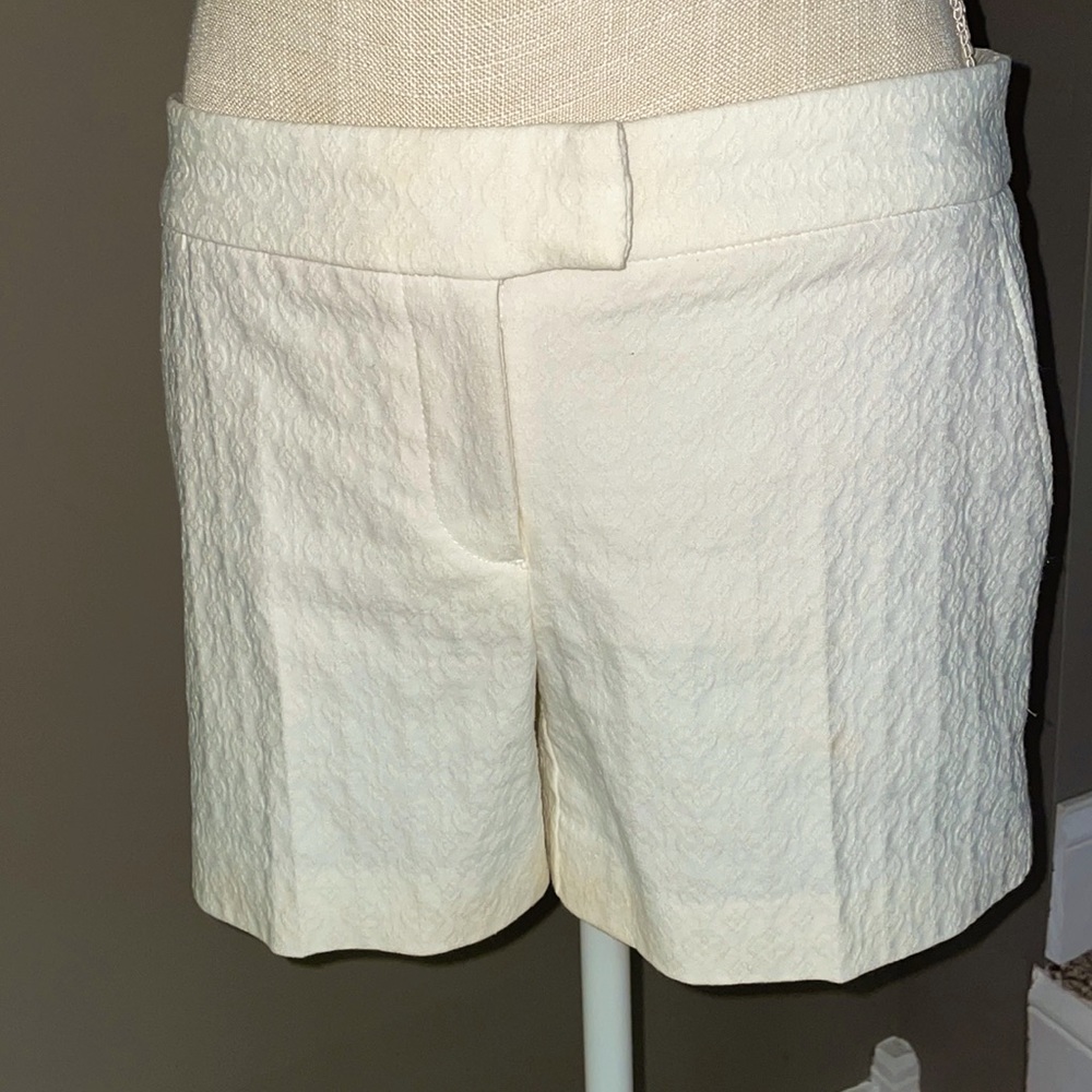 Cynthia Rowley ~ size 4 women’s ivory color shorts.